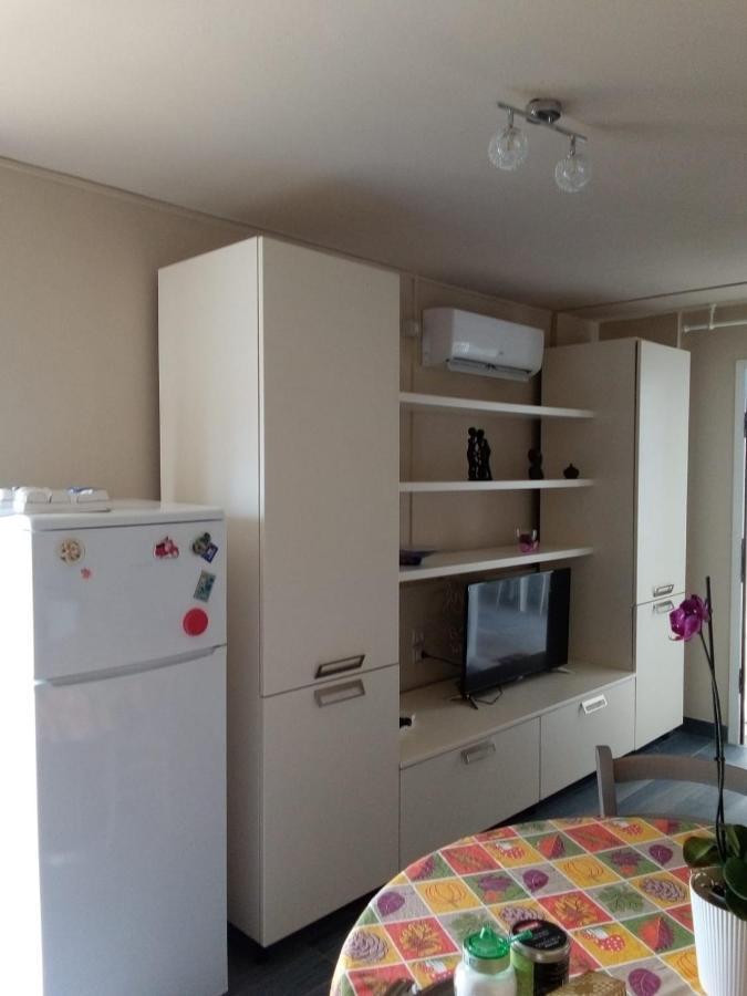 Swimming And Sun Apartment Gandosso Luaran gambar