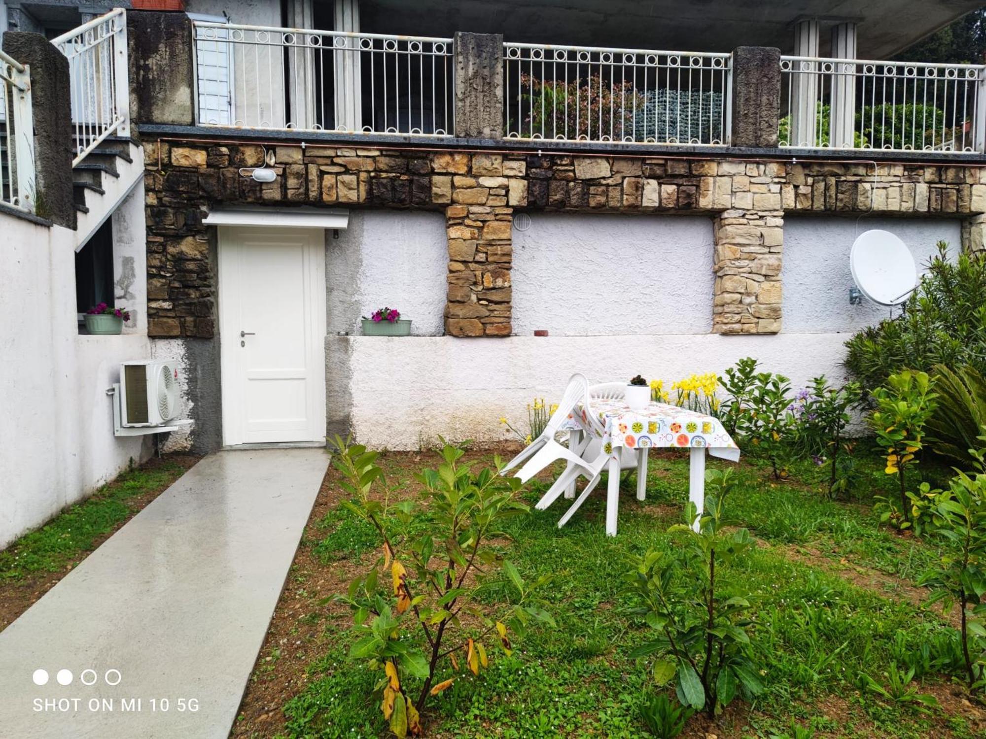 Swimming And Sun Apartment Gandosso Luaran gambar